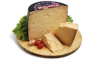 Queso Parmesano HELVETICA (Kg) en Tienda Inglesa